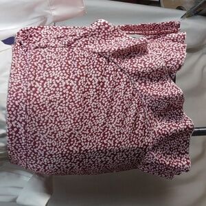 Beautiful mini skirt size m in a beautiful wine with white flower petals